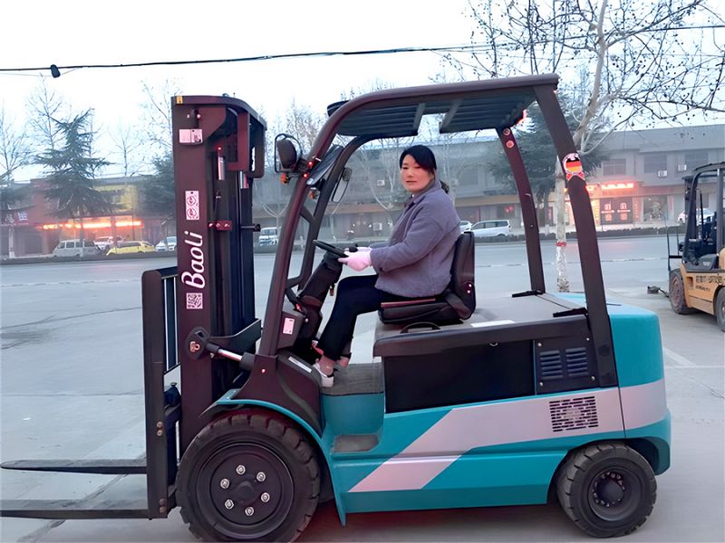 電動叉車夏季使用注意事項(xiàng)